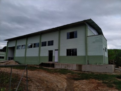 Término do prédio destinado à fábrica de ração no Campus Bom Jesus do Itabapoana.
