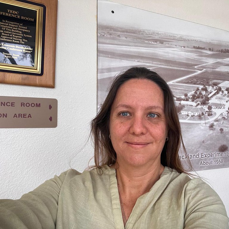 Aluna do AmbHidro estuda soluções para efeitos de chuvas e secas extremas