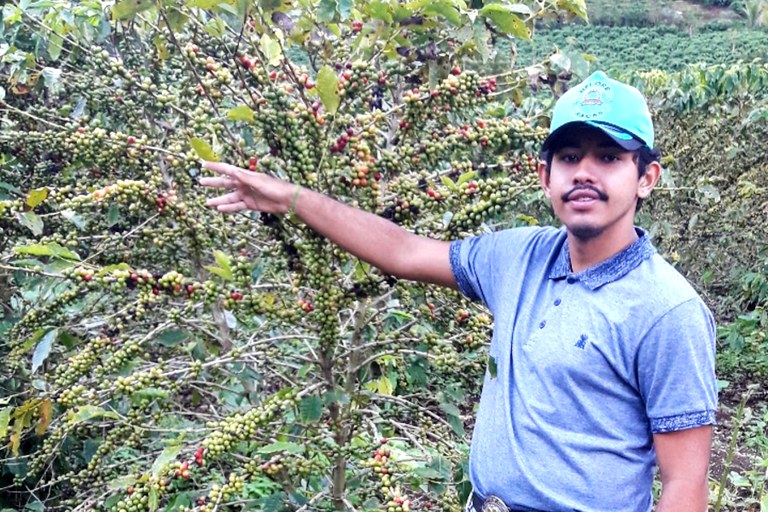 Aluno de Agropecuária aplica técnica aprendida em evento para melhorar qualidade de café