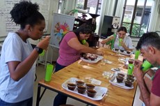 Degustações comentadas de café, também conhecidas como cupping, serão realizadas na Cafeteria Escola.