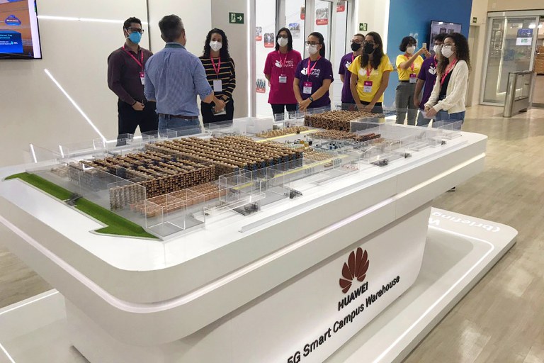 Estudantes de Engenharia de Computação participam do programa “Seeds for the Future”, da Huawei