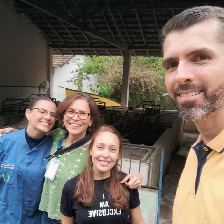 Pesquisadoras da UFRJ visitam laboratório de suinocultura do IFF Bom Jesus