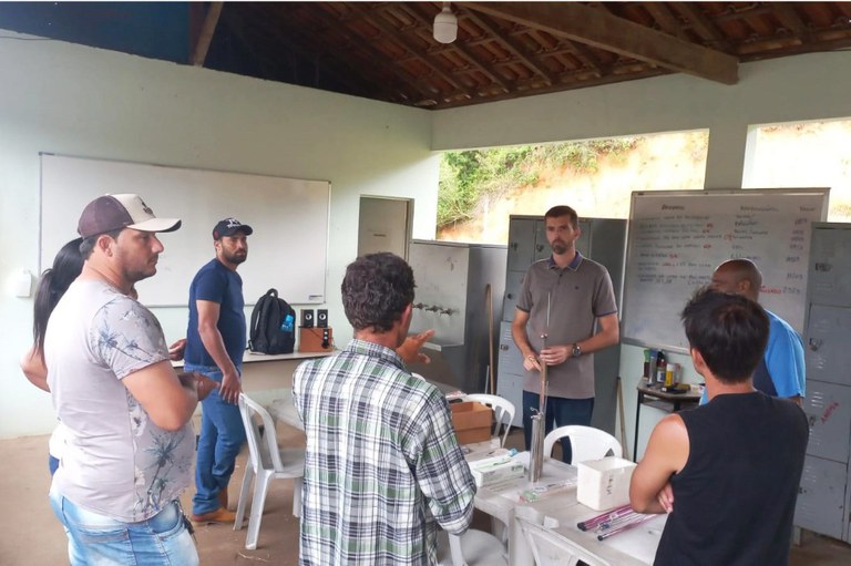 Produtores rurais participam de curso sobre Inseminação Artificial em Bovinos
