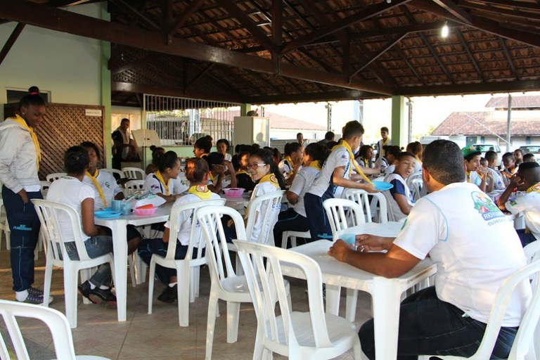 As refeições foram servidas na área de lazer do campus