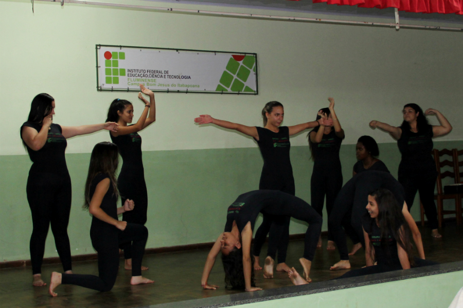 Grupo de Dança abriu a solenidade