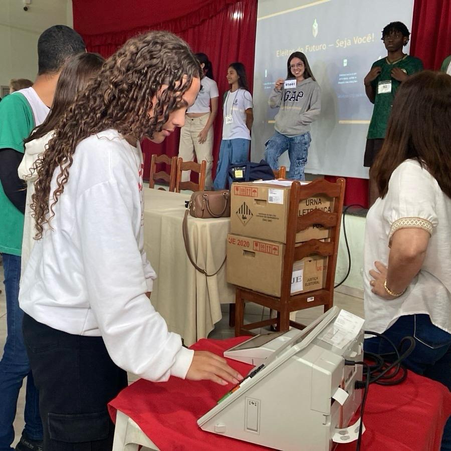 Palestra TRE vai à escola