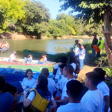 Equipe do IFF Cambuci participa de limpeza do Rio Paraíba