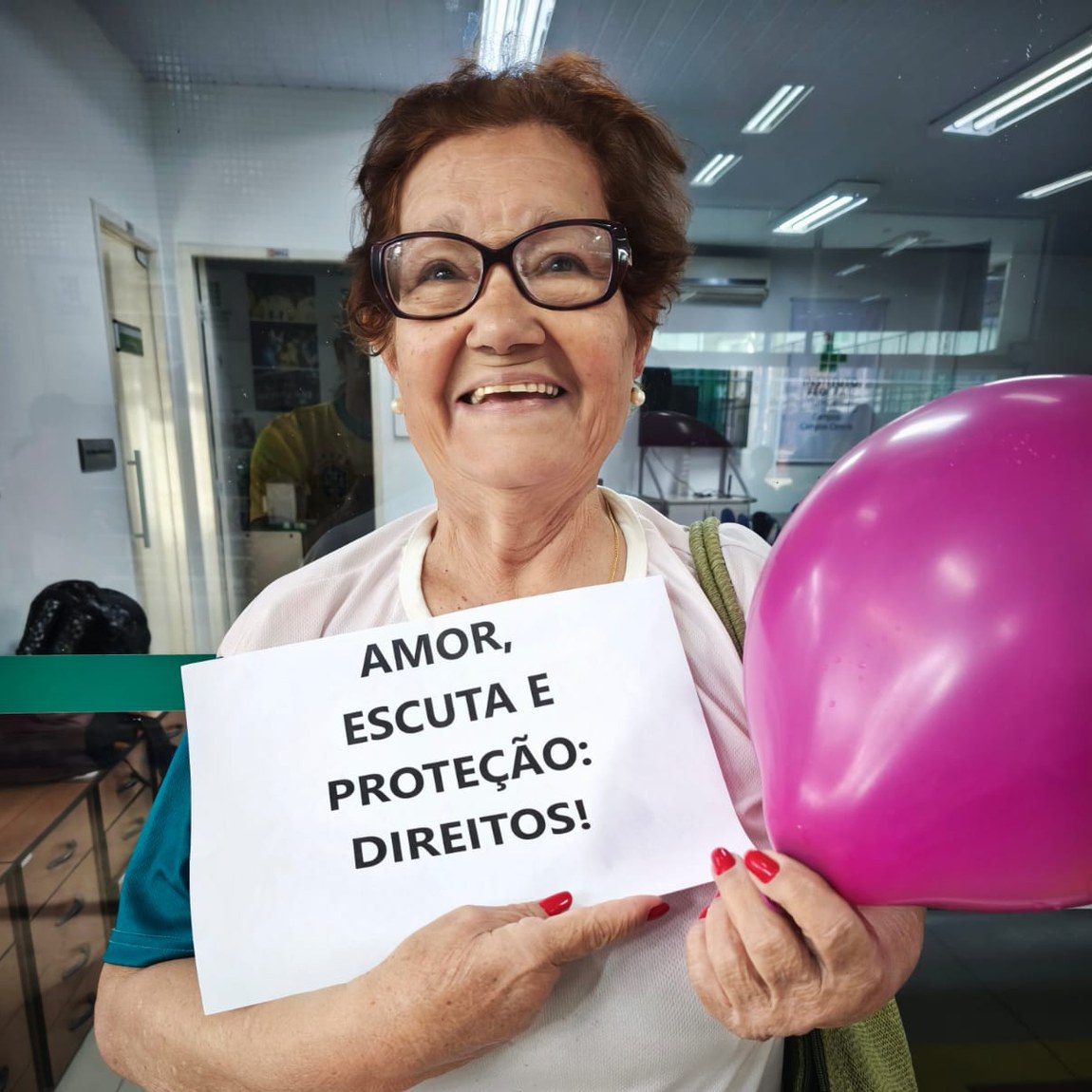 Projeto de hidroginástica faz a campanha junho violeta