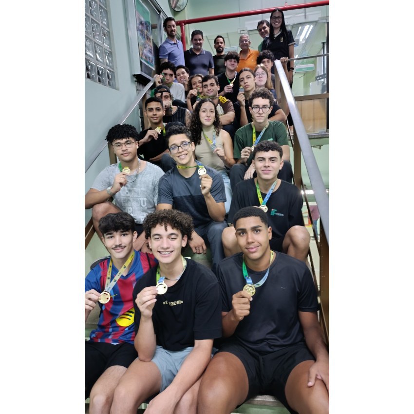 Estudantes recebem medalhas da Olimpíada Financeira