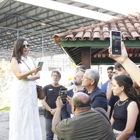 A professora Daniela Bogado leu um texto escrito por ela e outros professores do Curso de Arquitetura e Urbanismo em homenagem póstuma ao colega Antônio Godoy.