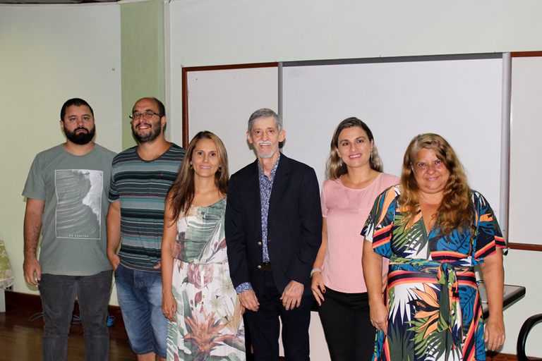 O mestre Nelson Studart e professores de física do campus (Foto: Raphaella Cordeiro).