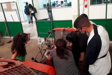 Bolsistas iniciam os trabalho no projeto de desenvolvimento de um kart elétrico (Foto: Divulgação)