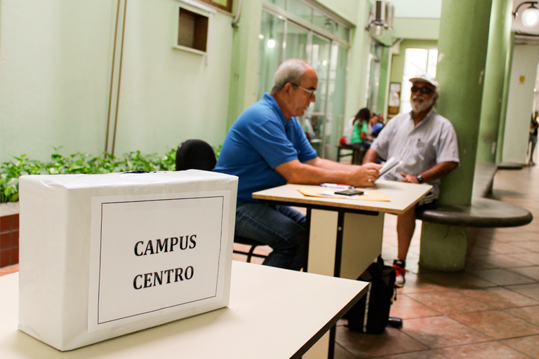 A seção eleitoral está instalada no térreo do Bloco A do campus. 