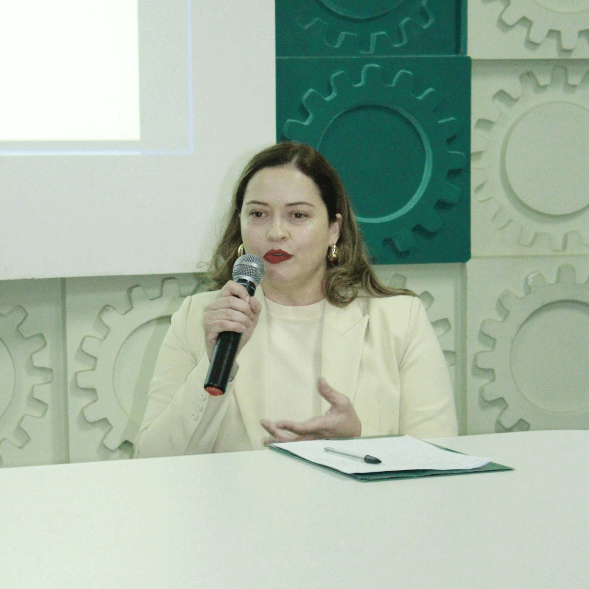 Entrevista/Cintia Brazorotto