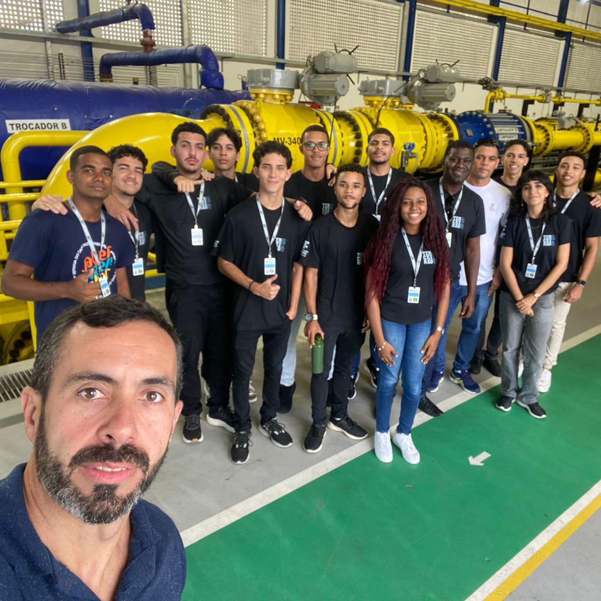 Visita técnica de estudantes de Automação industrial
