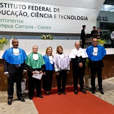 Na formatura dos alunos dos cursos técnicos os gestores acadêmicos do IFF usaram pela primeira vez as pelerine (capas curtas) Foto: Antonio Barros/Ascom.