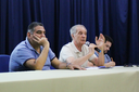 O professor Gaudêncio ao lado do professor  Ricardo Marinho (E) e do professor Pedro Luiz.  