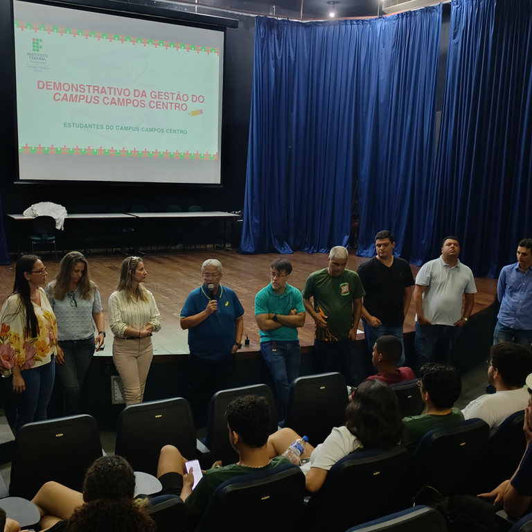 Reunião da gestão com estudantes