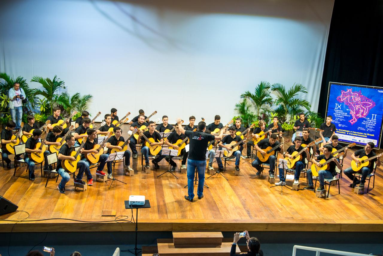 IFF Campos Centro abre inscrições para bolsas da Orquestra de Violões