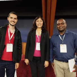 O estudante Emerson Cardozo e os professores pesquisadores Jacqueline H. Chen
e João Carlos Rodrigues Ramos (Fotos: Divulgação).