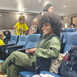Seminário A professora Alissan, de saia verde, e estudantes do IFFluminense durante o evento. (Foto: Divulgação).