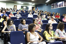 Educadores compareceram à palestra de abertura (Foto: Vitor Carletti)