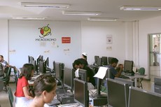 Estudantes têm acesso à internet e impressão, entre outros serviços (Foto: Amanda Corrêa Campos/Ascom).