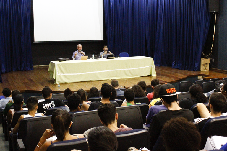 O pesquisador Adalberto Cardoso falou sobre as classes médias do Brasil