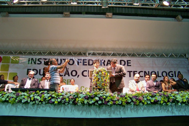 Após tomar posse, Carlos Alberto propôs à comunidade "tecer essa teia que é a união dos campus do IFF". 