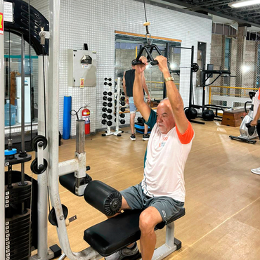 O senhor Francisco Rodrigues Frederico obteve ganho de massa muscular e melhora no sono (Foto: Lilliany Cordeiro).