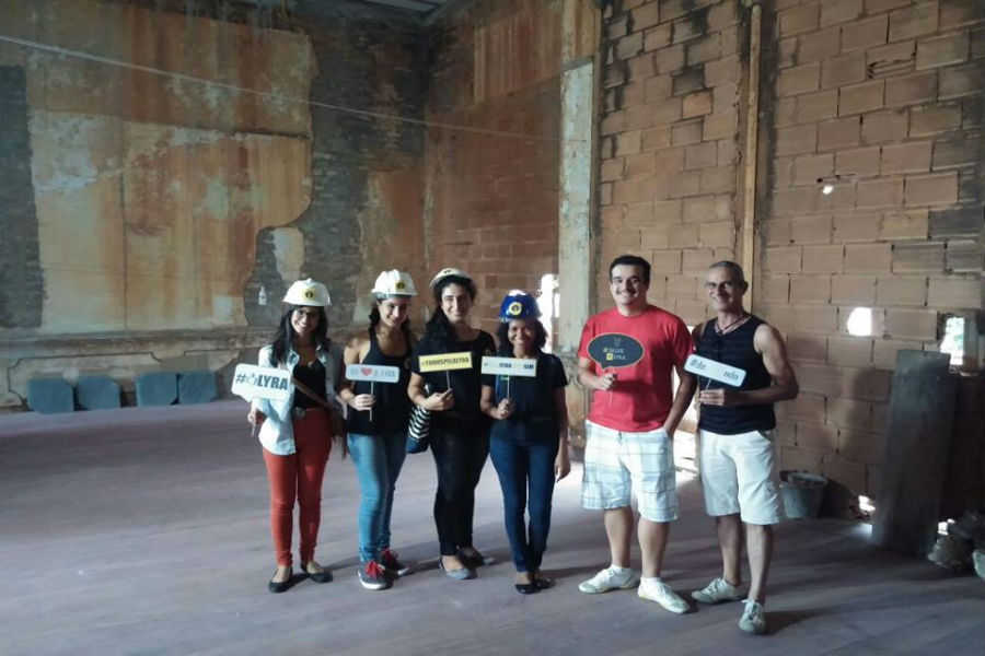 Estudantes de Arquitetura na visita guiada ao prédio da Lyra de Apollo (Divulgação)