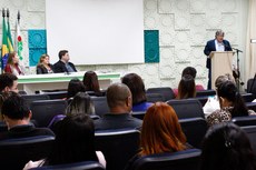 O diretor geral, Carlos Alberto Henriques, destacou a oportunidade de trocas entre profissionais e estudantes (Foto: Raphaella Cordeiro/Ascom)