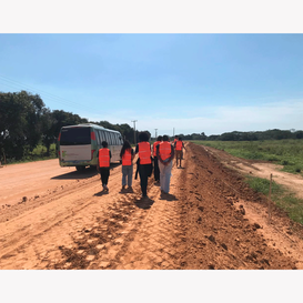 Estudantes do Curso Técnico de Estradas visitam construção de estrada de acesso à Ponte da Integração, em São João da Barra (Foto: Divulgação).