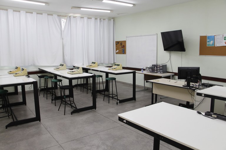 Eletrônica Digital A-28