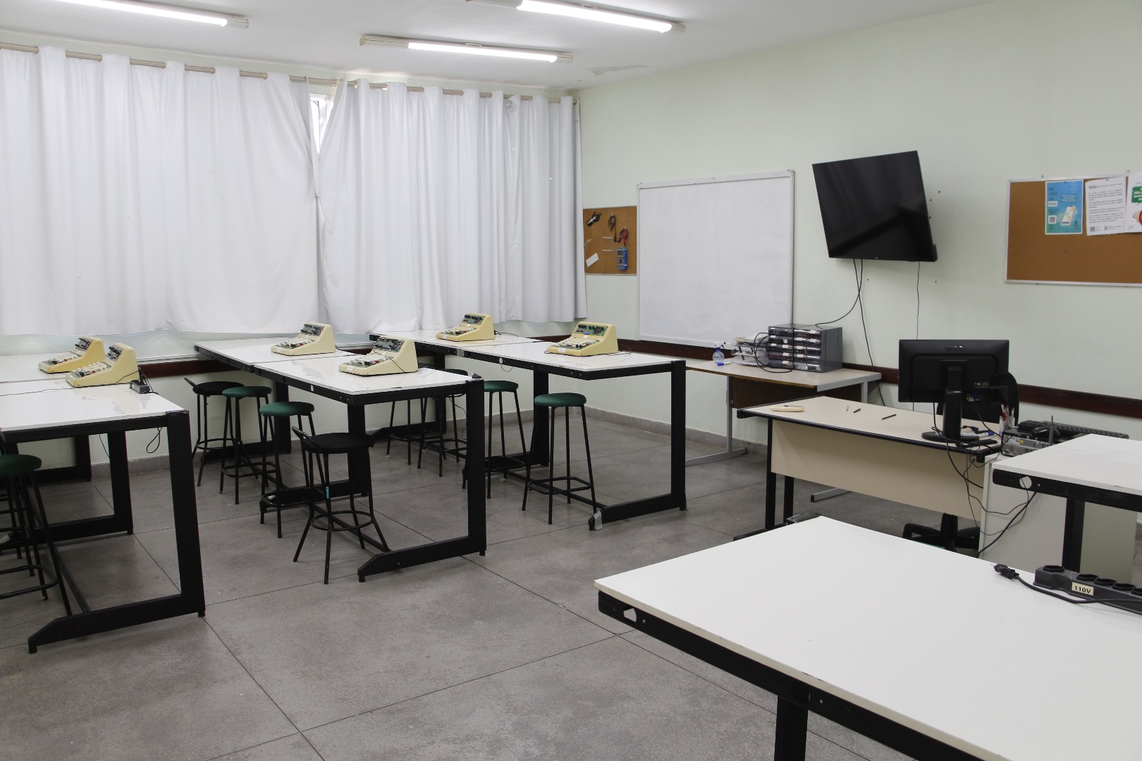 Eletrônica Digital A-28