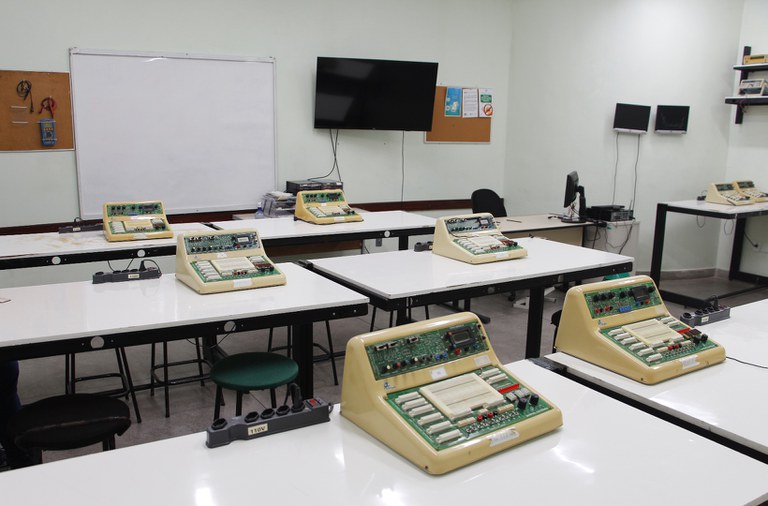 Eletrônica Digital A-28