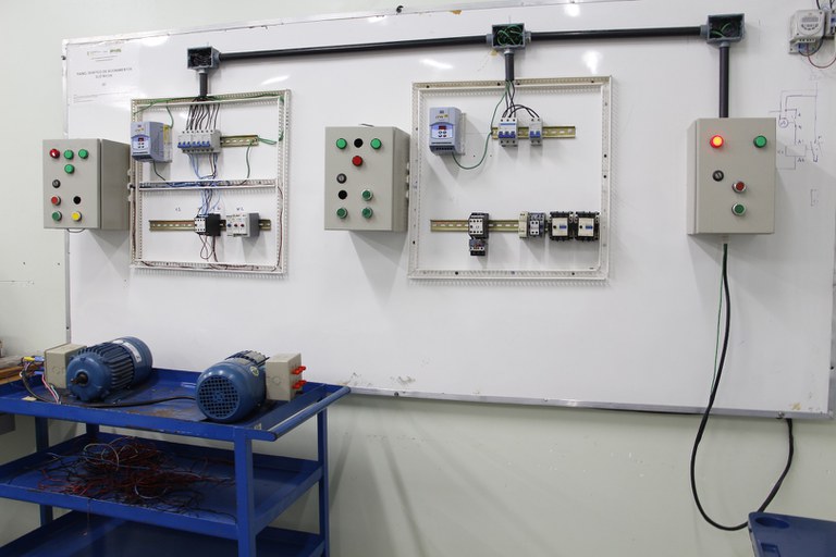 Acionamentos e Comandos