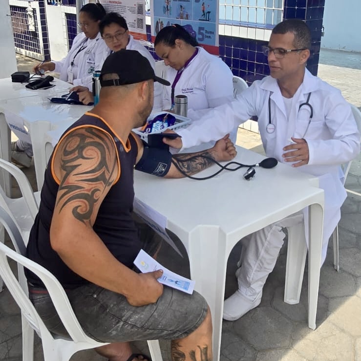 Alunos do curso de Enfermagem do IFF Guarus realizam ação do Novembro Azul na APAE