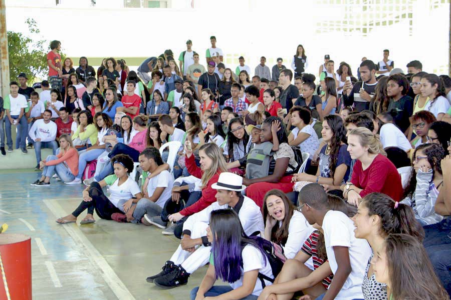 Campus Guarus realiza feira cultural sobre países e línguas estrangeiras