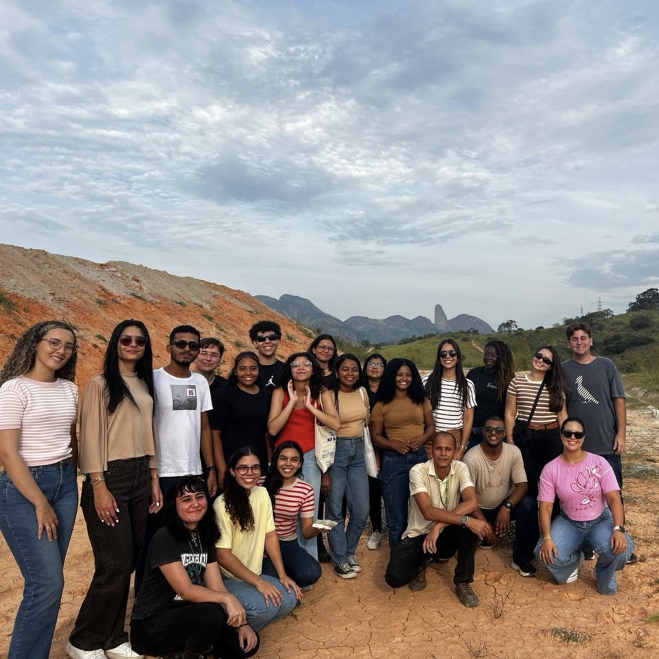 Estudantes do IFF Guarus participam de visita técnica a empresas do setor de rochas ornamentais