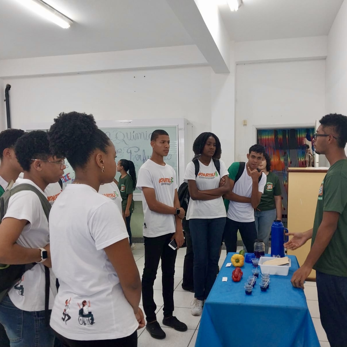 Estudantes do Programa Partiu IF participam da Semana do Saber-Fazer-Saber