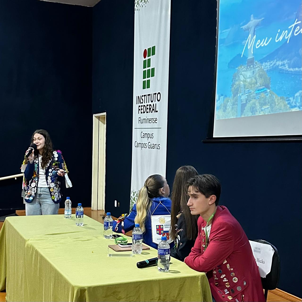 Estudantes participam de evento sobre internacionalização