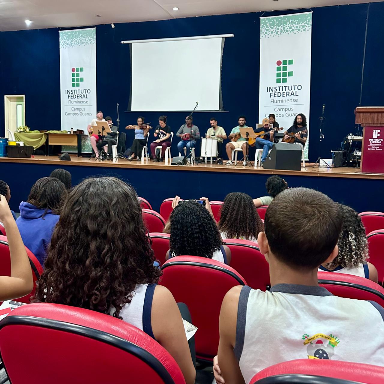 Licenciatura em Música realiza culminância com espetáculo-aula para alunos da rede municipal