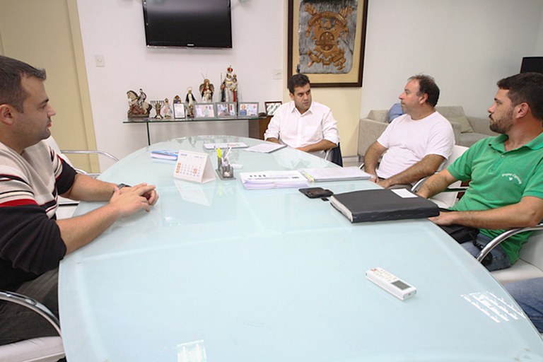 Representantes do Projeto Capivara se reúnem com prefeito de Campos