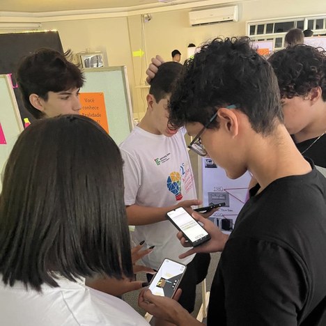 Turmas de Informática montam trabalhos em exposição que mistura Arte e Tecnologia