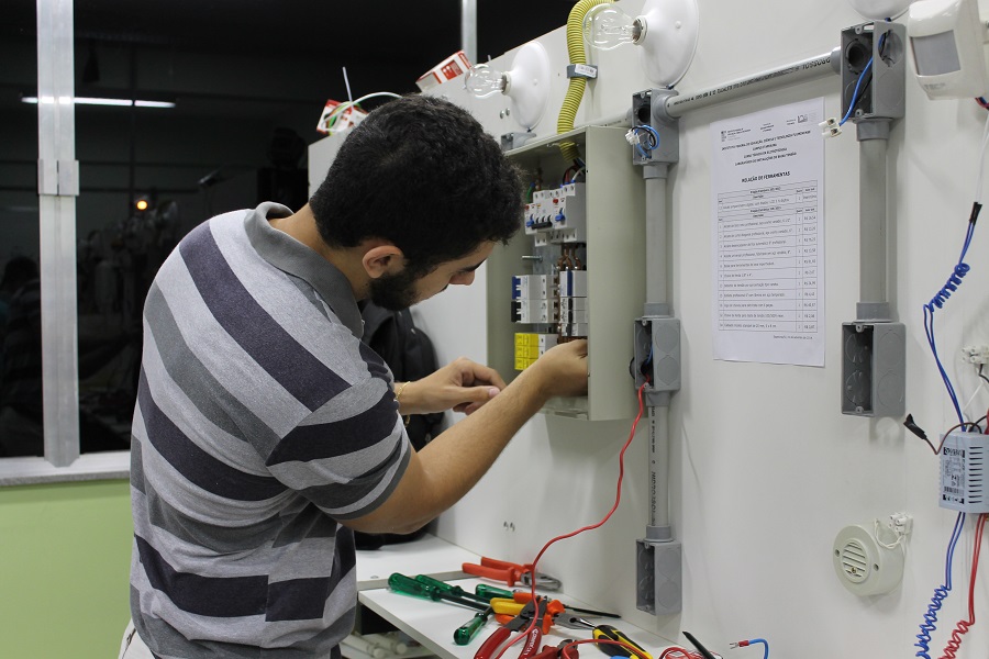 Laboratório de Eletrotécnica no IFFluminense Itaperuna