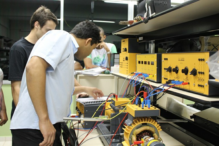 Laboratório de Eletrotécnica no IFFluminense Itaperuna