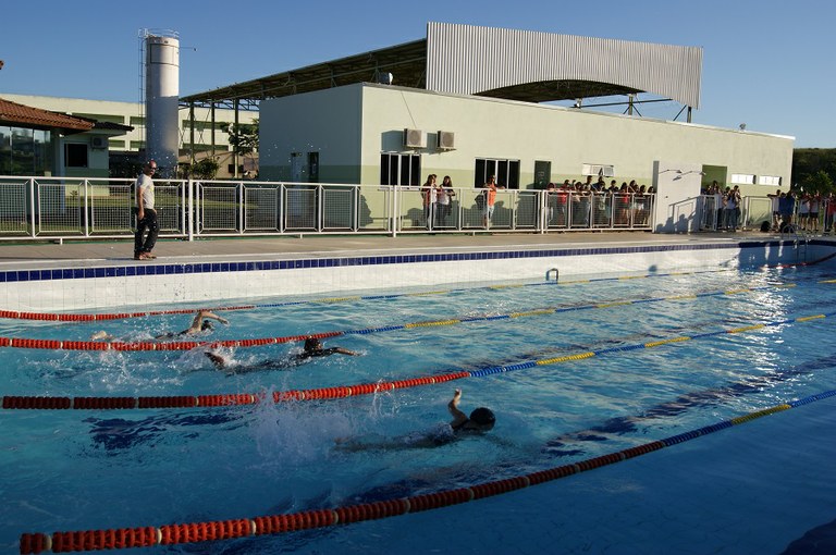 Natação na piscina do IFFluminense Itaperuna