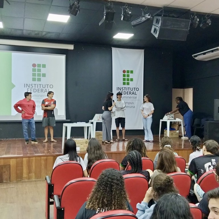 TRE vai à escola no IFF Itaperuna