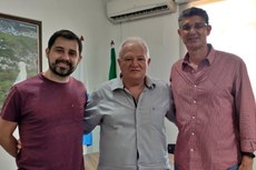 A reunião teve a presença do diretor-geral, Filipe Ribeiro; do prefeito Alfredão; e do diretor de Relações Institucionais do IFF, Fernando Ferrara